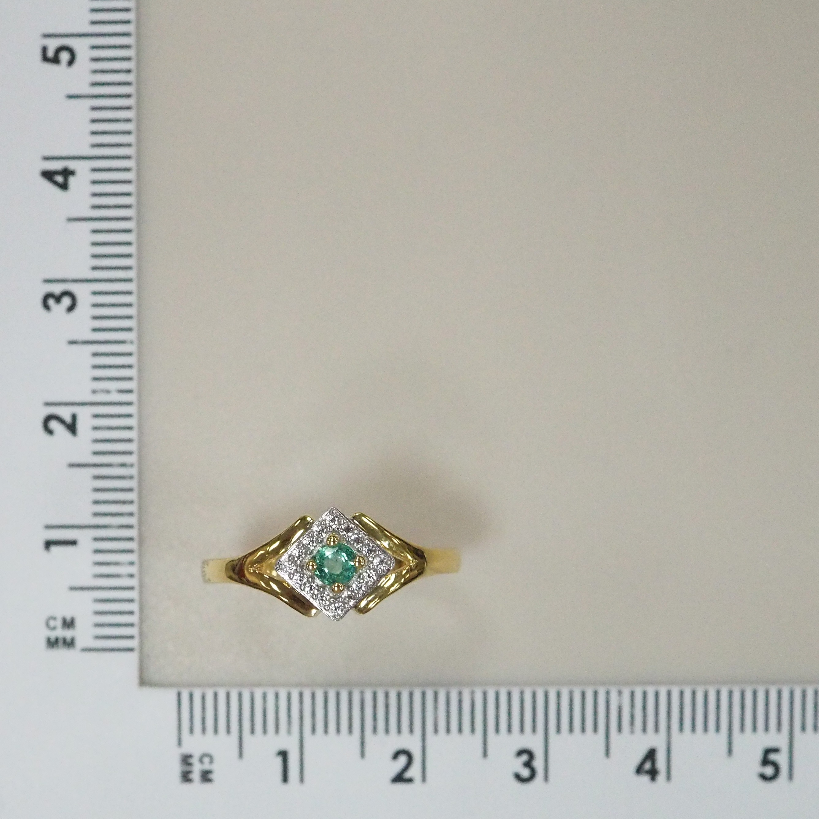 Серебряное кольцо с изумрудом